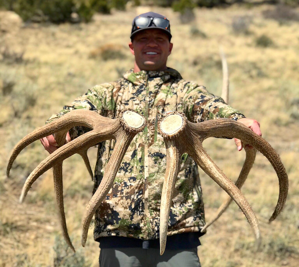 Page is saturated with trailcam pics.
Let’s switch it up...
#TBT #whiteBUTTONs #antlers #DCOutfitters