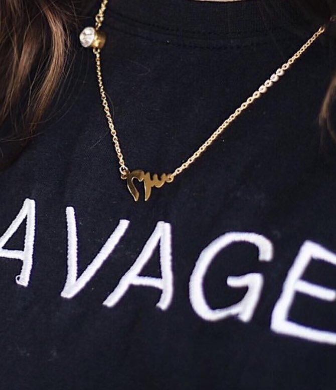 سلاسل الارقام والحروف مطلية بالذهب تنفذ حسب الطلب