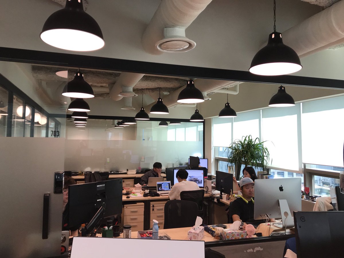 STAYGE_One's tweet photo. We moved our office from the fifth floor to the seventh floor yesterday. ๐๐ Thank you, Michael!! what a nice view!! Beautiful sunshine today ๐ฅ๐ Go STAYGE
#officeview #hongdae #korea #STAYGE_One #ํ๋ https://t.co/LOhCmixNgu