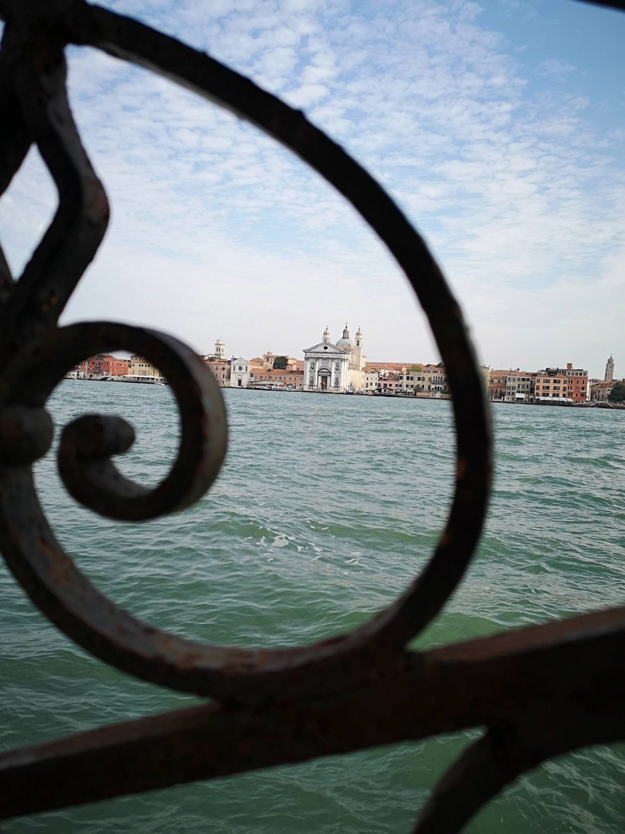 Good morning world from #Venice...and it is finally Friday!
A Photo Of Venice A Day Keeps The Doctor Away #aphotoofveniceaday

Follow us on Instagram too @aphotoofveniceaday