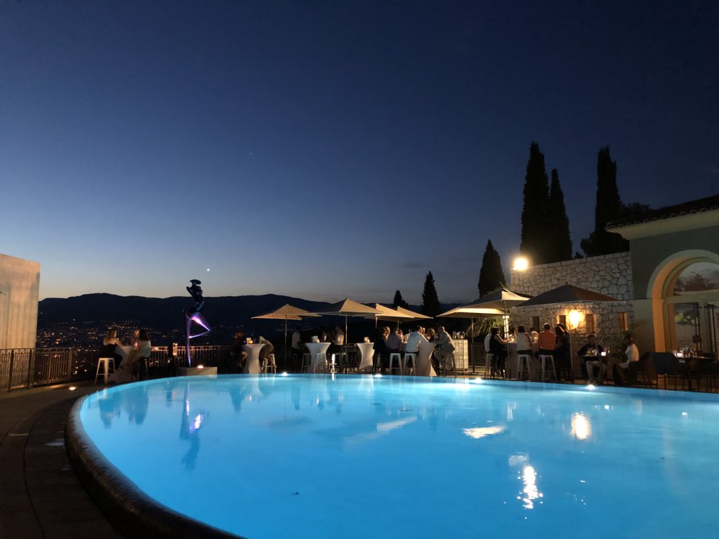 Summer nights need to be spent #poolside at #LaPergola, don’t you agree? #CotedAzurFrance #theplacetobe #LaPergola #LeMasCandille #Mougins
