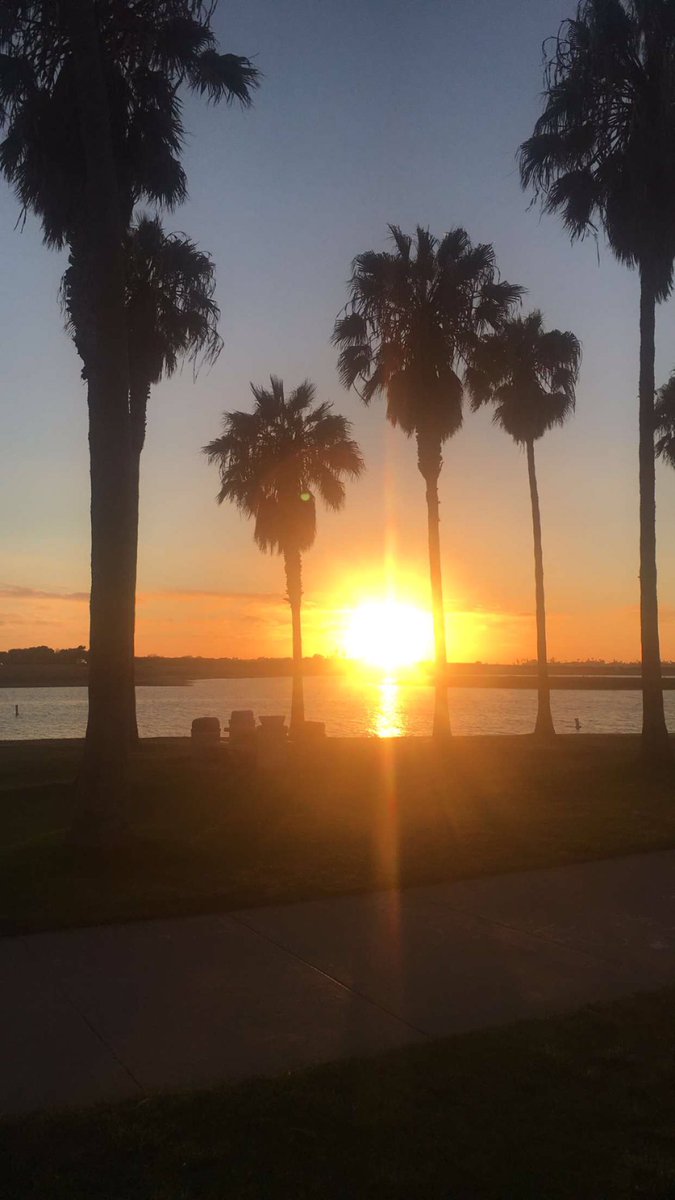 ResYoung1120's tweet photo. Beautiful #sunset today &amp; I'm sleeping good tonight!  #SanDiego #MissionBay #2ndWorkout #goodnight 🌅 https://t.co/SSd3886VSp