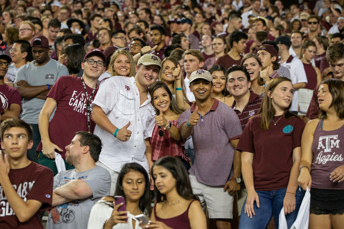 Aggies posing together in a crowd