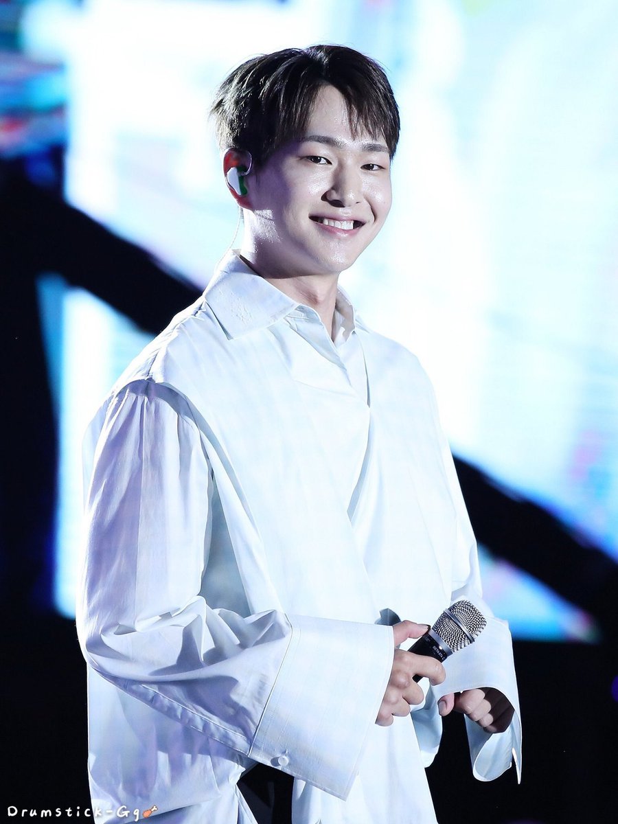 ljkdetails's tweet photo. Thicc jinki is back back back

 #샤이니 #온유 #이진기 https://t.co/rkdzq1ZMXn