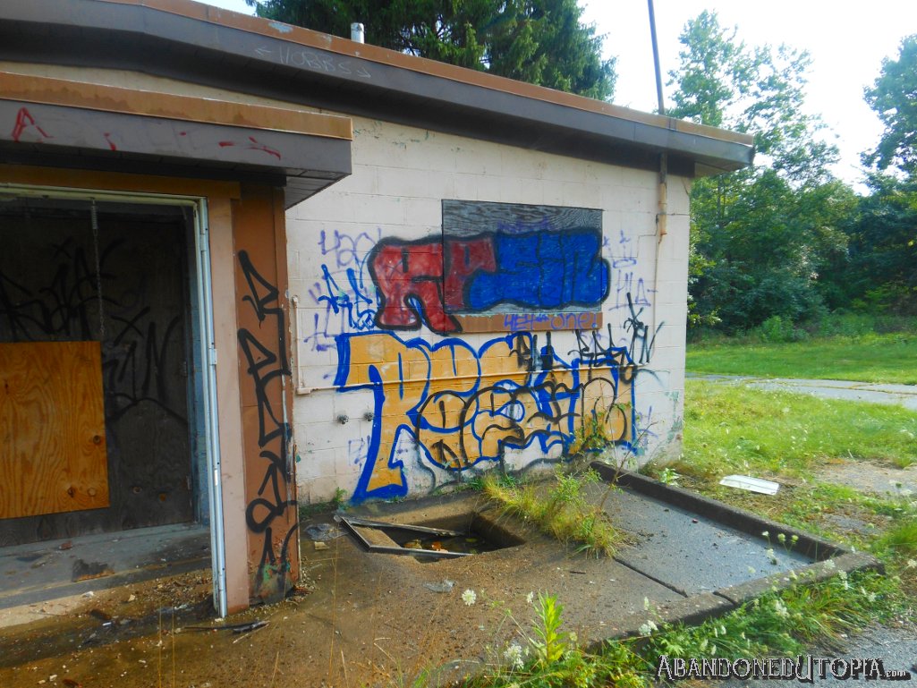 abandonedutopia's tweet photo. An #abandoned Nike Missile Silo Launch Facility! Full post on our site coming soon! https://t.co/1qSy27a6CY https://t.co/UmBIKpdlJJ