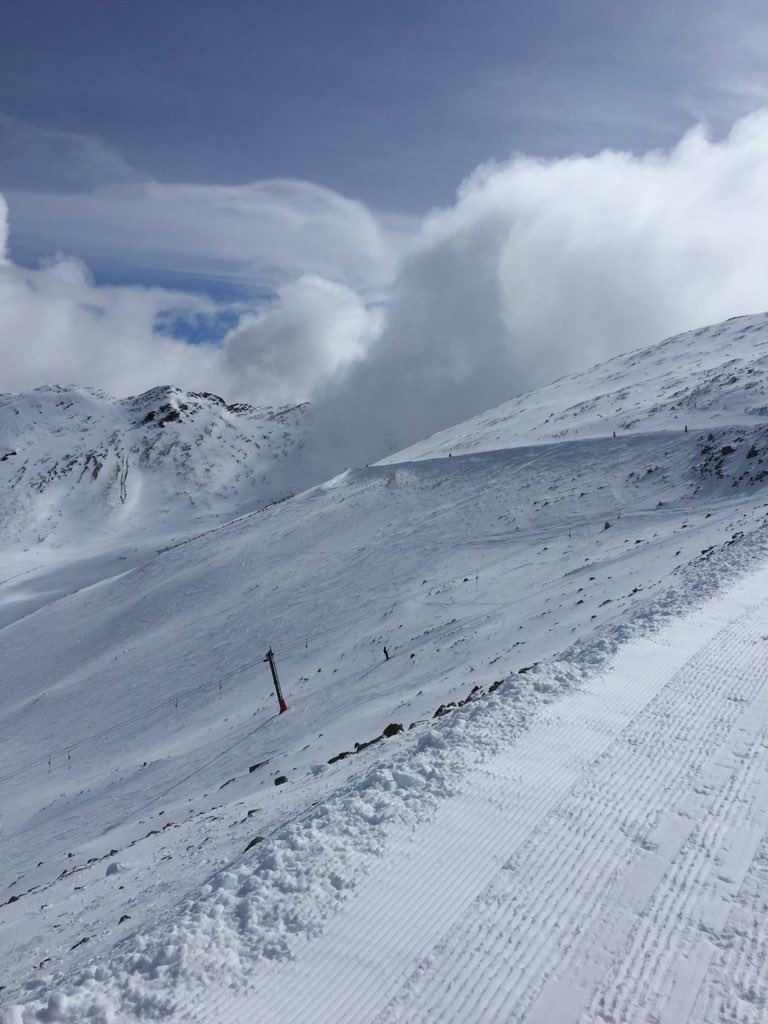 Ski_Tracey's tweet photo. Great day at Dobbie! The sun came out & the snow softened nicely! #TheEndlessWinter #PureNZ #MtDobson #Dobo #OrDobbieAsWeLikeToCallIt #Fairlie https://t.co/0O4YQV4oBI