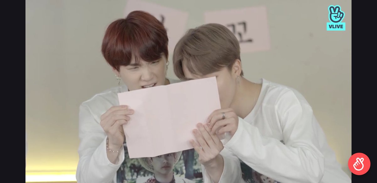 shop_0205's tweet photo. 호옥시.......석찐..
방탄늬우스 벌칙...은 아니겠..지?ㅋㅋㅋㅋㅋㅋㅋㅋㅋㅋㅋㅋㅋㅋ

이상 쓸데없는 궁예였습니다..(((총총
#BTS #방탄_SOBA_대상_축하해 https://t.co/HZlz5LIEH5