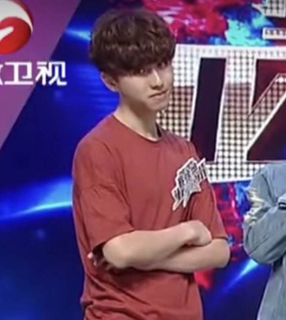 xukunyi's tweet photo. A baby trying to look fierce 😂😂 Idk if I wanna laugh or cry cuz HE’S SO CUTE 😔💕 https://t.co/sBL4BeUKfV