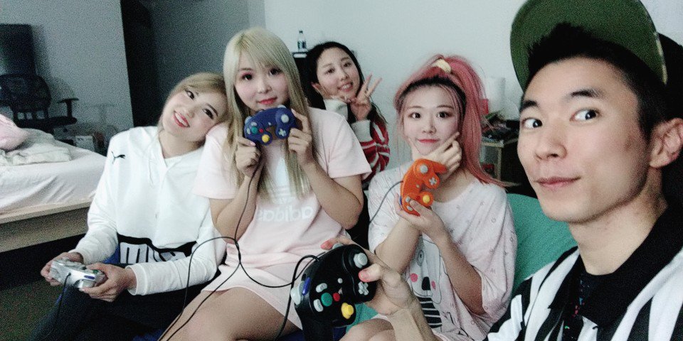 Thanks to everyone who came to watch the Smash Stream, it was lit!!

Special thanks for <a href="/THEalbertchang/">Albert Chang | albie</a> <a href="/Fedmyster/">FED</a> for coming over!
And to my amazing housemates who came and made the event so much better:
@yvonnieng @AngelsKimi <a href="/iGumdrop/">jaime💛✨🫶</a> <a href="/starsmitten_/">celine ₊ ⊹</a> <a href="/BoxBox/">BoxBox</a> <a href="/Zirene/">Aidan 'Zirene' Moon</a>