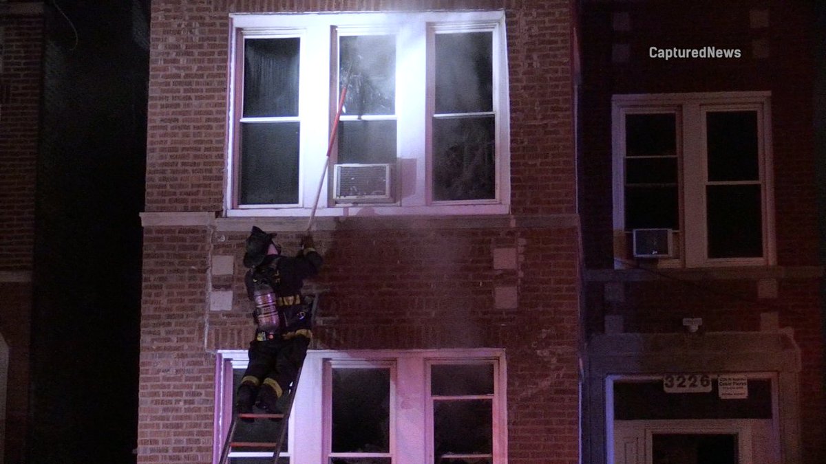 PauleyLaPointe's tweet photo. CHICAGO: #CFD is currently on scene battling an #ExtraAlarm fire in the City's #HumboldtPark neighborhood. Multiple people were transported to area hospitals w/ smoke inhalation. 20 people Displaced. Now on @CapturedNews
#OverNightBreakingNews
#BREAKING https://t.co/UwWxnk3rE9