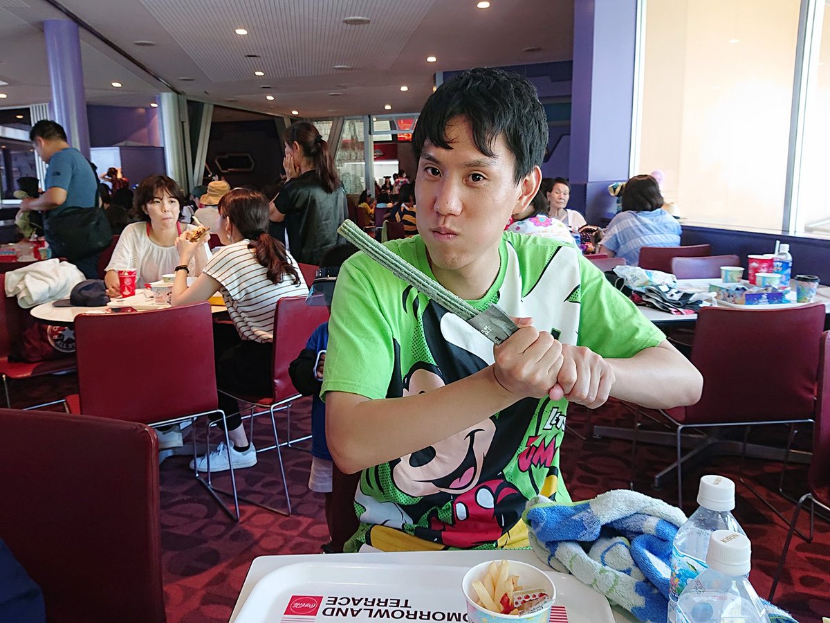 ディズニーランド行ったときの写真です！なんと抽選当たってCelebrate