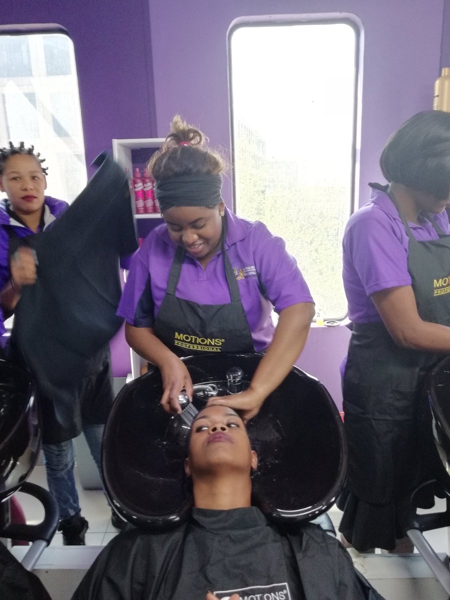 TBHA_Academy's tweet photo. Hairdressers making magic!!!
#hairPracticals #hairplugsa https://t.co/0zGTOqGp74