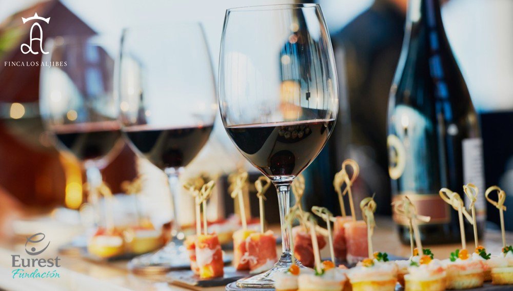 Run4S's tweet image. ¡FIESTA BENÉFICA R4S! #FiestaBenéficaR4S 
Tenemos todo a punto para que el 7 de SEPTIEMBRE lo pasemos todos en grande. Agradecer @GinPuertoIndias @bodegaaljibes y a la FUNDACIÓN EUREST, su colaboración para que no falte ningún detalle😍😉

INFO y Entradas: run4smiles.com/fiesta-benefic…