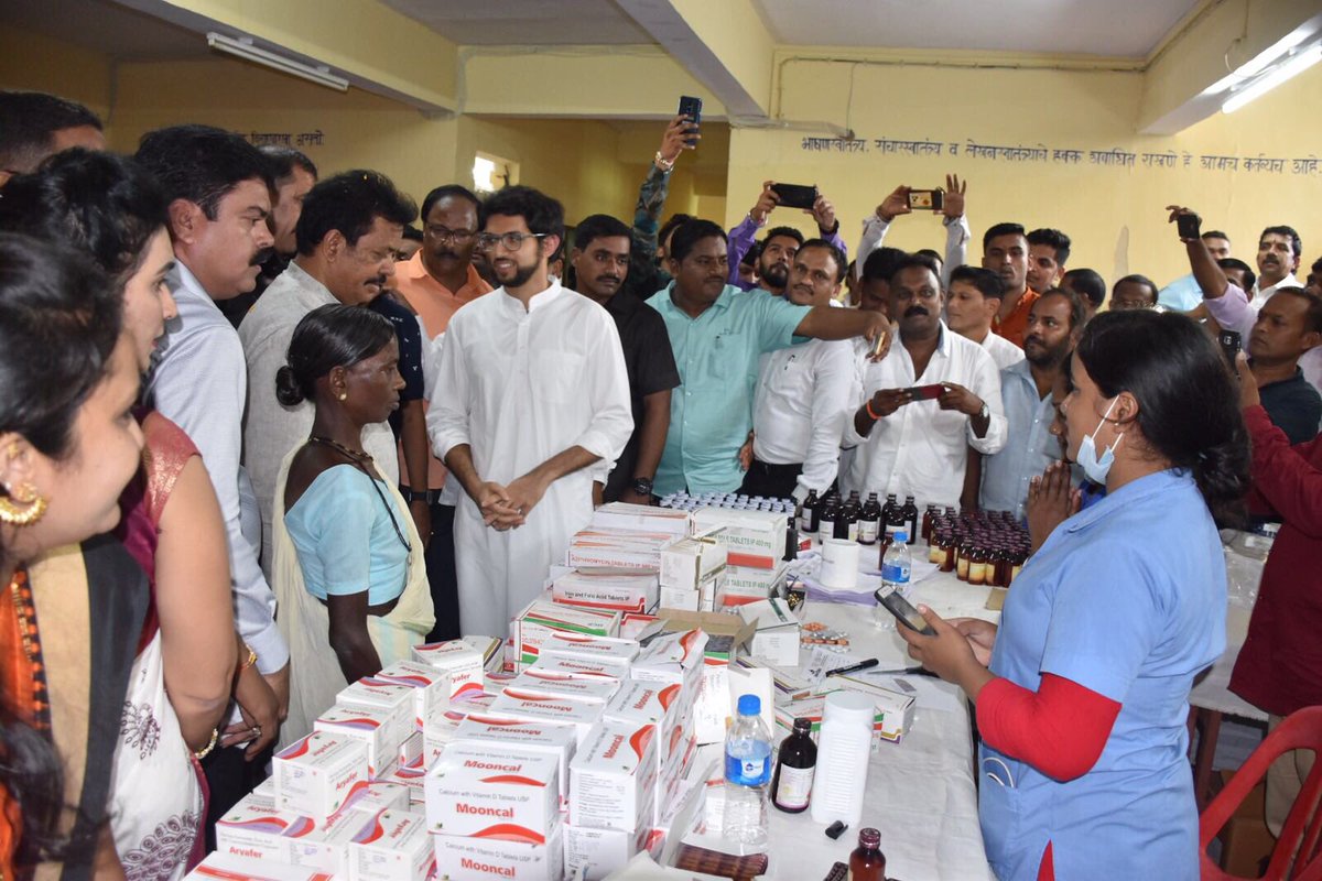 AUThackeray's tweet photo. Free health camps in Dahanu and Boisar today held by @ShivSena for citizens. Various check ups right from eyes to blood tests, bone density and medicines. #YuvaSamwadDaura https://t.co/FSCdOj5nwL