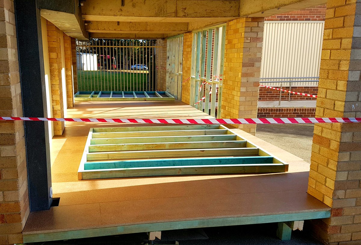 Reidy_tweets's tweet image. When you&apos;re short on storage space but you have Year 9 VET Construction students with skills #AuthenticLearningProject @hccryde