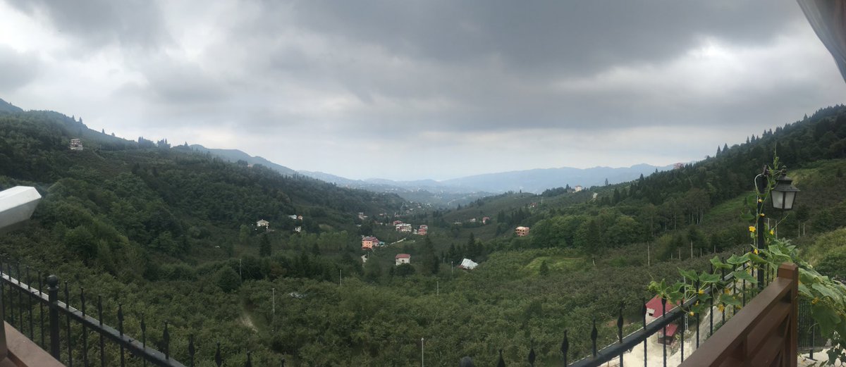 robes1793's tweet photo. Biz Trabzon’da öğle yemeğinde yaylaya çıkıyoruz 😋 https://t.co/P5F2Jxh6uj