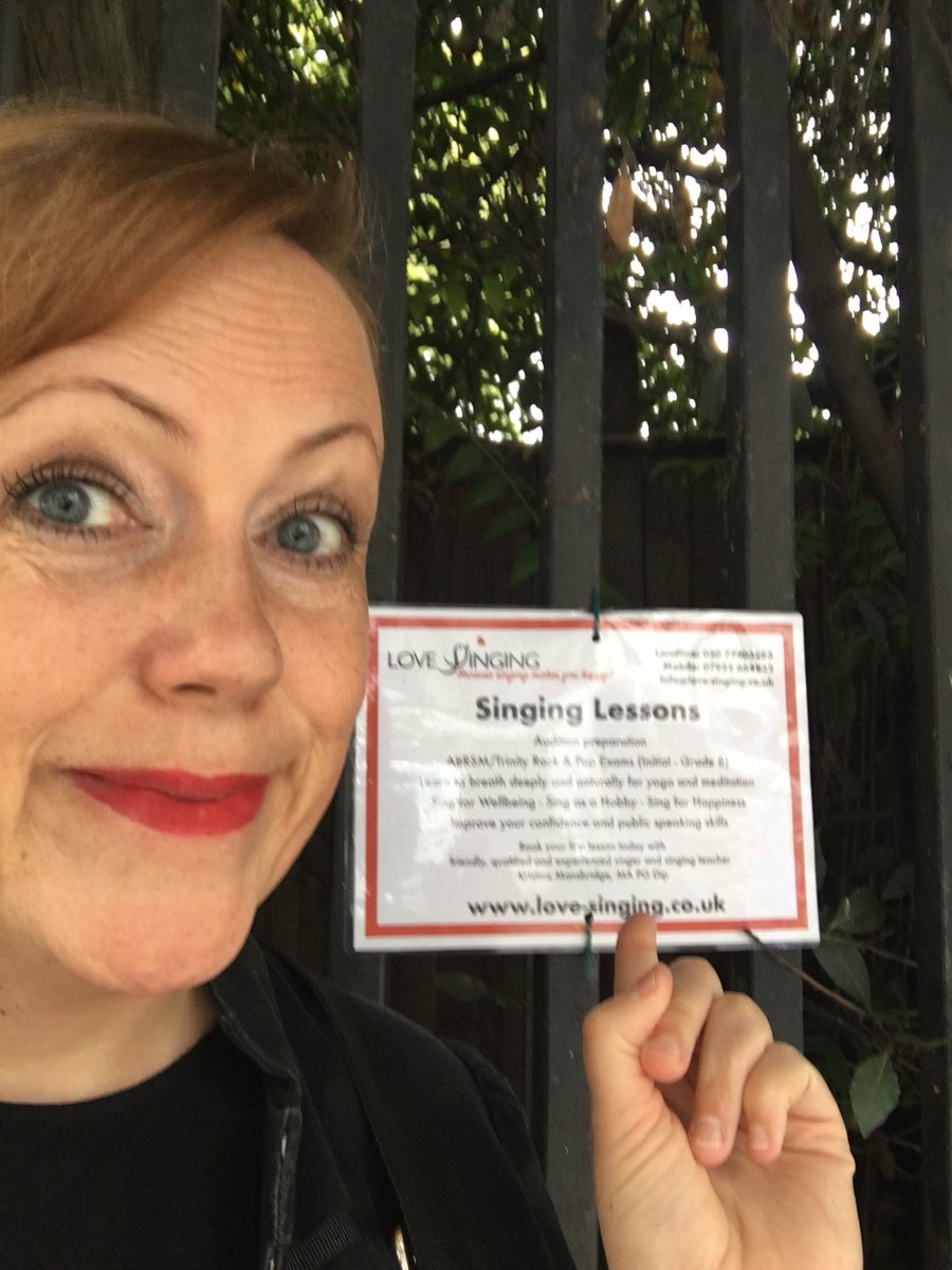 LoveSingingUK's tweet image. Out promoting myself in the community! Get singing folks!!! 
🎉🎤🤩 #bermondsey #marylebone love-singing.co.uk