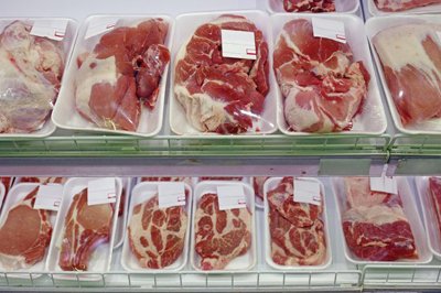 SAgovnews's tweet image. [Read] Immigration officers arrested 27 undocumented illegal foreigners during a joint operation to inspect spaza shops for counterfeit and expired goods in Gauteng’s East Rand #fakefoodcrackdown @City_Ekurhuleni tinyurl.com/y83aa9el @HomeAffairsSA @mzwandileMasina