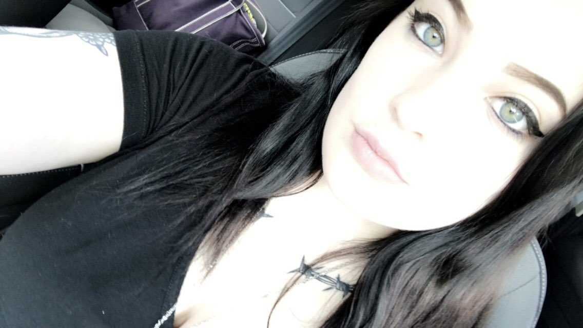 lindsay_lust's tweet photo. Today is payday which means you’ll be handing me your paycheck on your knees. #findom #femdom #fetish #dominatrix #humilatrix #efdp #walletrinse #tribute #brat #sph #joi #chastity #footfetish @RTFindomPromo @rtfindom @RTfucker @rtfemdom1 @RTFETFD @RTfaggot @RTP1G @RT_Pig @RT_Pup https://t.co/hy77e95luV