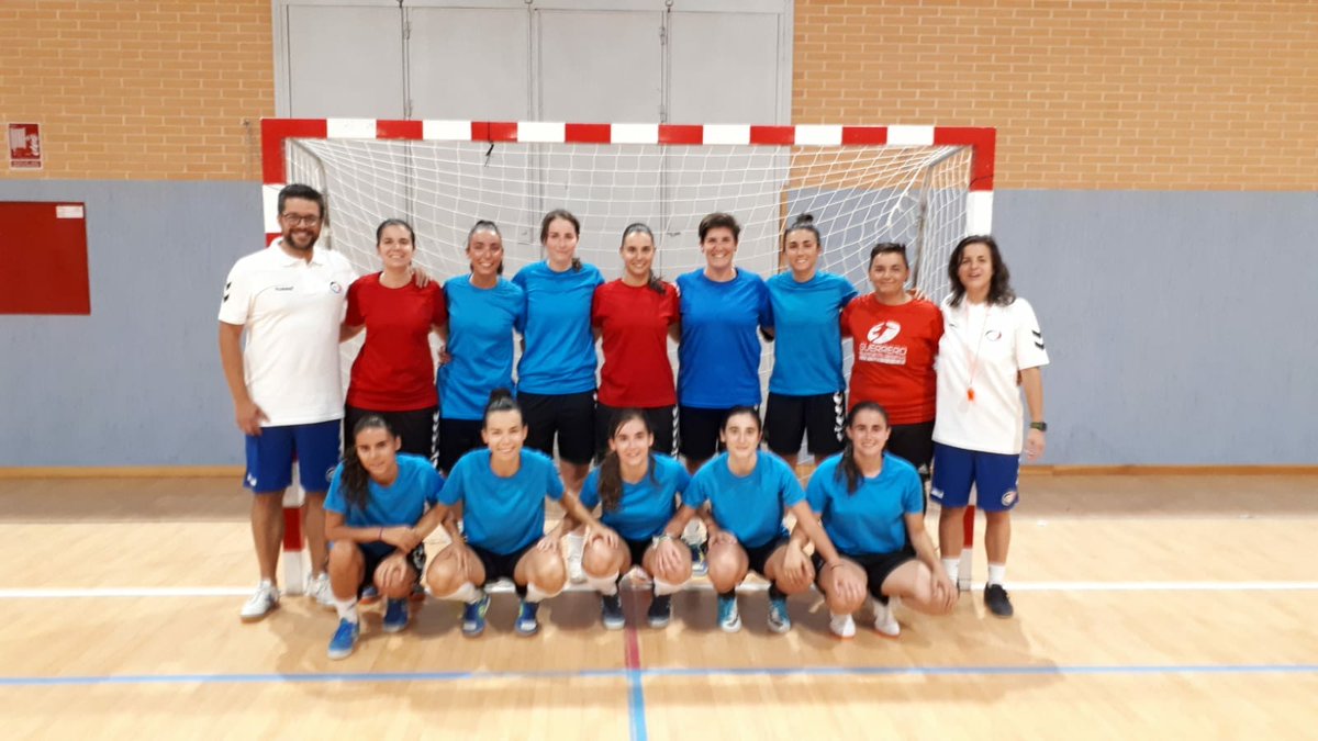 cdrivasfutsal's tweet photo. LOS SUEÑOS SE HACEN REALIDAD !!!
Nuestro #RivasFutsalSeniorFem disfrutó en su debut, en una jornada de entreno conjunto a @NaranjaSanfer Buen ambiente y grandes compañeras de batalla !!! #RivasFutsal #GoRivas #UnidosPorUnaIlusion https://t.co/IvDP2LXbp6
