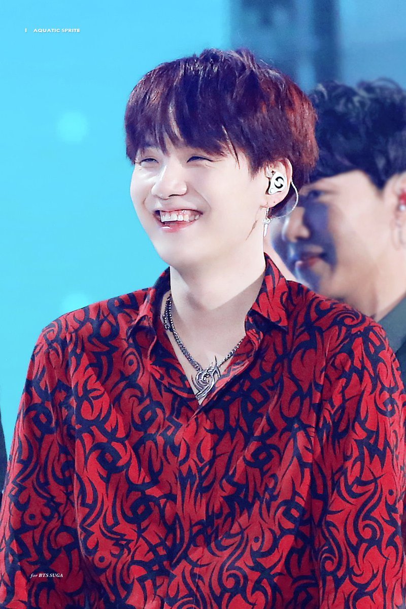 SUGA_th's tweet photo. [HQ] 180830 SUGA - #SoribadaAwards2018 #BTS⁠ ⁠⁠(cr.Aquatic_Sprite) https://t.co/TOdCtfBKCd