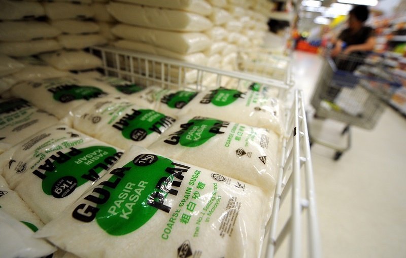 RinggitPlus's tweet photo. Effective 1 September 2018, the ceiling price for granulated sugar will be reduced by 10 sen per kg as the government is considering a soda tax to promote a healthier diet. - https://t.co/bbtfHBOoR4 https://t.co/zt8SfOLcuw