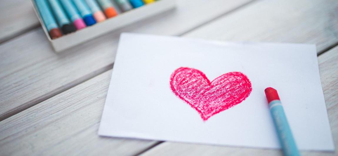 ousset's tweet image. Mientras otras pintan penes... Él dibuja un corazón &amp;lt;3