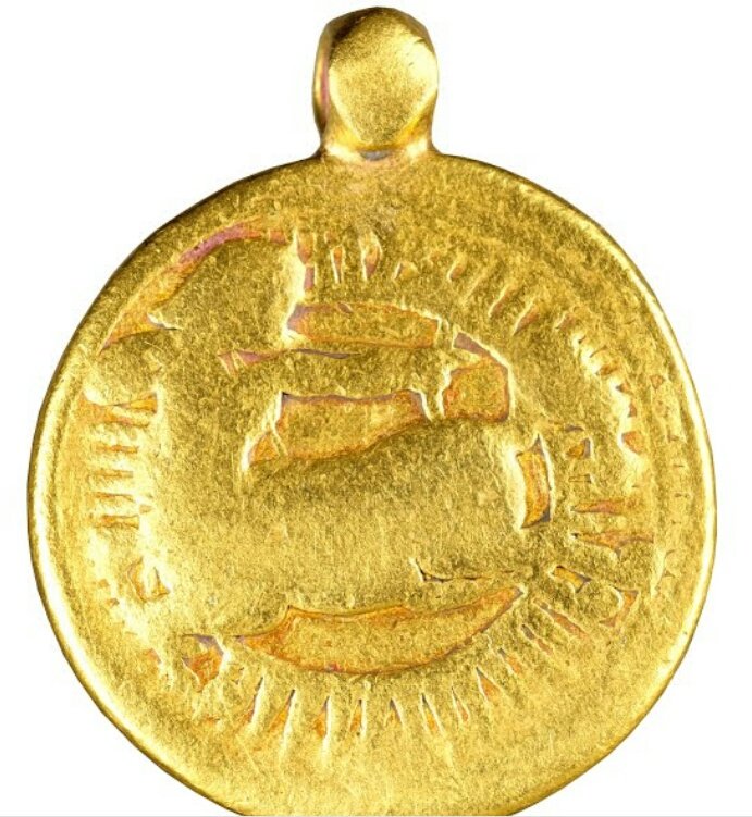 History_Mystery's tweet photo. 📷1: Front face of Gold Coin of #MughalEmperorJahangir with his Zodiac Sign (Sagittarius) minted in Agra weighing 10.944 gm.
📷2: Reverse of Coin
Dated: 1605-1628 A.D.
#HistoryEncyclopedia #CoinsOfIndia https://t.co/PHVNOJPGZb