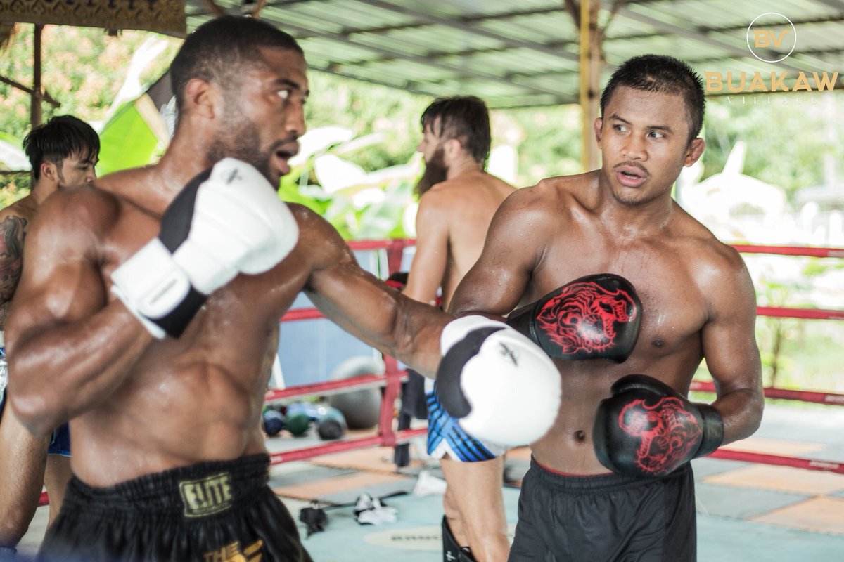 TheFightNation's tweet photo. Canadian fighter @SimonMarcusNo1 wants his @GLORY_WS title back, and he's enlisted the help of #MuayThai champion Buakaw Banchamek to get the job done.
Full story: https://t.co/hqoV8wSgXZ https://t.co/S0zdwIJNFJ