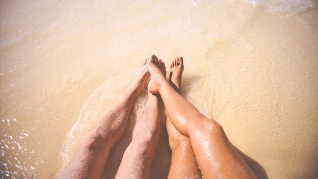 Avec la fin des vacances, les plages sont de plus en plus abandonnées. Et si vous en profitiez ? 😏 Suivez ce guide pour faire l’amour à la plage et s’en sortir sans mycose ! bit.ly/2MzvxKx Le 1er septembre, suivez nous sur Instagram : <a href="/hugavenue/">hugavenue</a> 😏 #Sexe #Plaisir #Plage