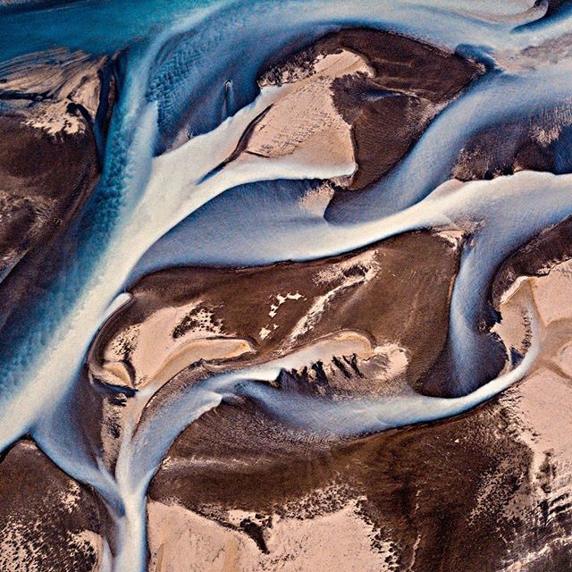 dpaessler's tweet image. Tidal creeks near Vestrahorn, Iceland #iceland #landscapephotography #tidalcreek #dji #mavicpro #drone #dronestagram #aerialphotography #coast #ocean ift.tt/2LGZgM1