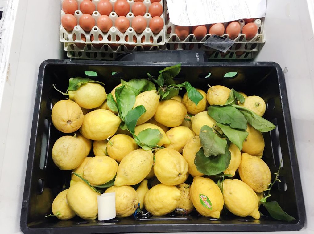 Eggs and Lemons happy together in our cargo bike and on there way #Krasnapolsky #lindenhofftweet #urbanlogistics #green #ondemand #cargobike #ZeroEmissions  #SmartCity
