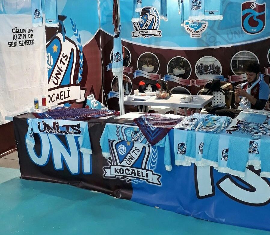 ultrasforcultur's tweet photo. Üniversiteyi kazanan Trabzonspor'lu kardeşlerimize eğitim hayatı boyunca başarılar diler;
Üniversiteler'de ve Gurbette tek yumruk olmak için temsilciliklerimize bekleriz!

*Stant çalışmalarımız duyurulacaktır.
#ÜniversiteliTrabzonsporlular 
@GGencler1980 https://t.co/InK4ABQOoD