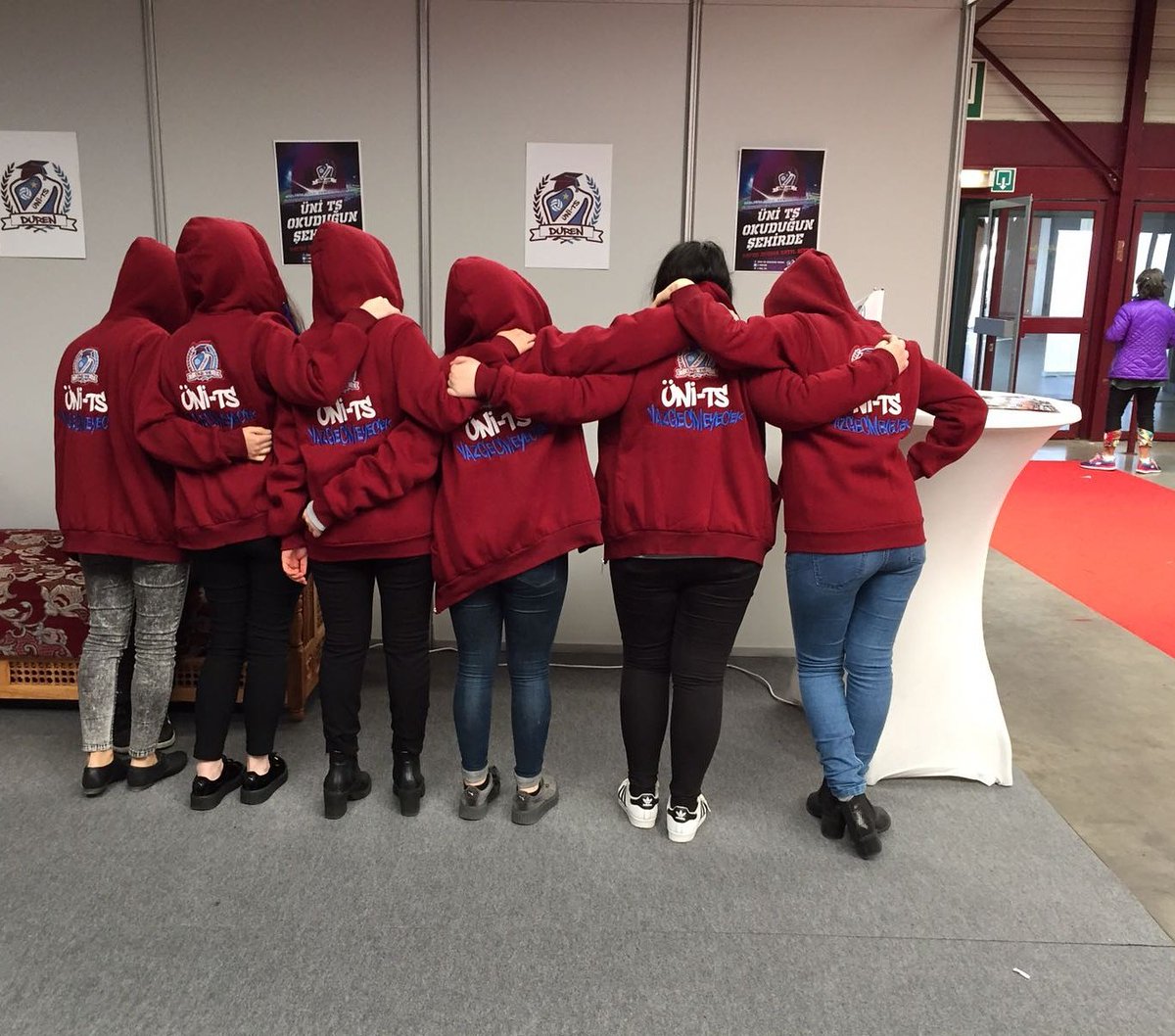 ultrasforcultur's tweet photo. Üniversiteyi kazanan Trabzonspor'lu kardeşlerimize eğitim hayatı boyunca başarılar diler;
Üniversiteler'de ve Gurbette tek yumruk olmak için temsilciliklerimize bekleriz!

*Stant çalışmalarımız duyurulacaktır.
#ÜniversiteliTrabzonsporlular 
@GGencler1980 https://t.co/InK4ABQOoD