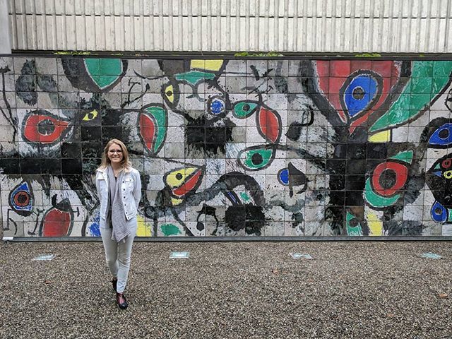 abbacharice's tweet photo. Miro &amp; me.

Photo by: @mo.swiss

#miro #art #kunsthaus #zurich #switzerland #swiss #travelgram #travel #teampixel #artmuseum #traveler #tourist #wallart #nomabs https://t.co/BbSbDd31Ut https://t.co/W15NbfpIK4