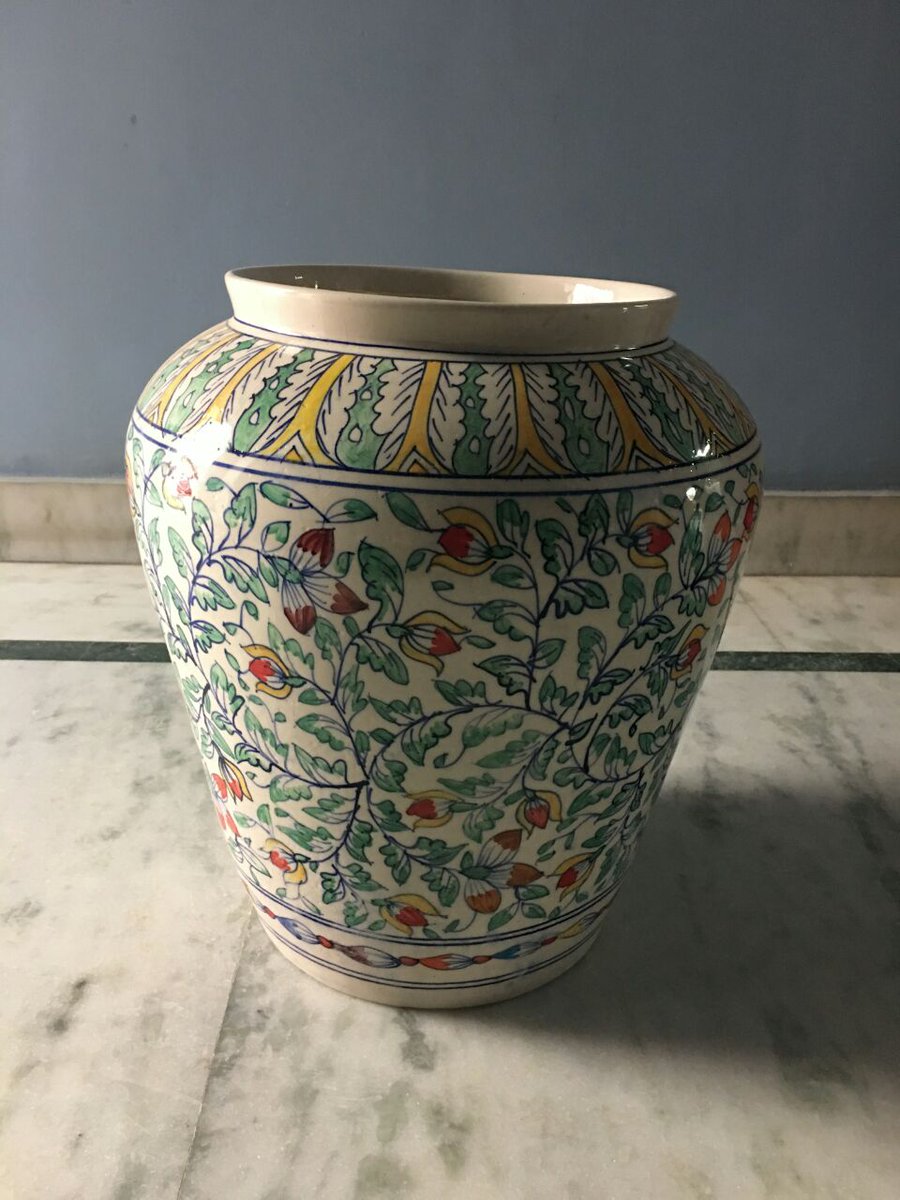 GNGAgritech's tweet photo. Get the planter you always wanted. We have many planters available from pots to boxes in addition to hanging or wall planters.
#designerplanters #indoorplanter #outdoorpots #pots #balconygarden #beautifulpots #getgreengetgrowing #GNGAgritech 
Dm for price https://t.co/XKb1oYFrMT