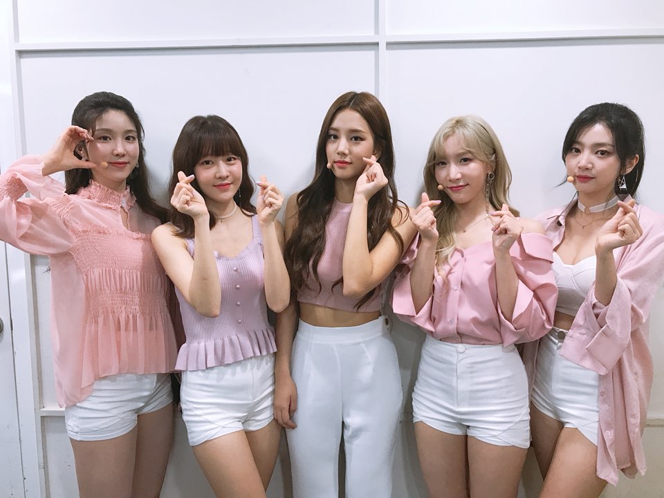 officialLABOUM's tweet photo. [#라붐] 잠시 후 5시 KBS 뮤직뱅크를 통해 붐이들의 '체온' 무대가 방송됩니다♥
날이갈수록 물오르는 라부미들의 미모 뮤직뱅크로 본방사수해요!👏🏻

#LABOUM #체온 #KBS #뮤직뱅크 https://t.co/smgdlZHqMQ