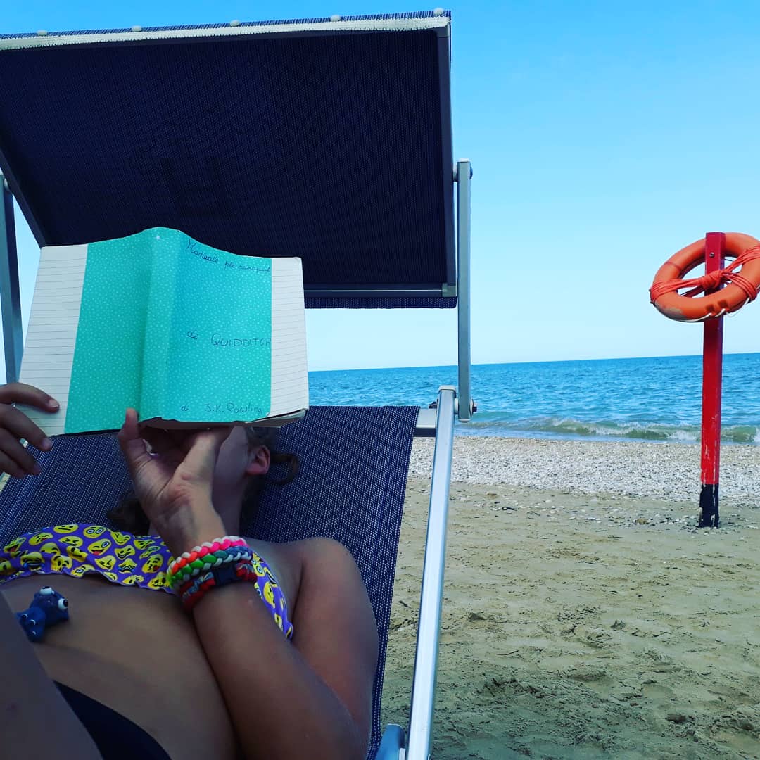 oggisonolibro's tweet photo. È stato scoperto in #spiaggia un #libro misterioso da @oggisonolibro 😎
#manualeperprincipiantidiquiddich... ? o maschera di qualcos'altro?
#pseudonimusbosch @librimondadori
Oggi sono #2foto
@FurfyPaola @VCioccolo #abruzzomare
#31agosto https://t.co/fpCgWIf4VZ