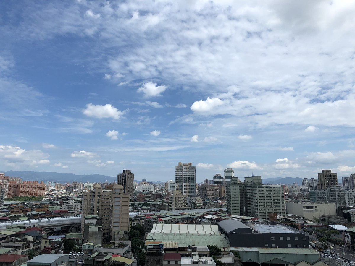 rrriggsby's tweet photo. #walking2work #Banqiao #Taiwan https://t.co/pNdkao4gDC