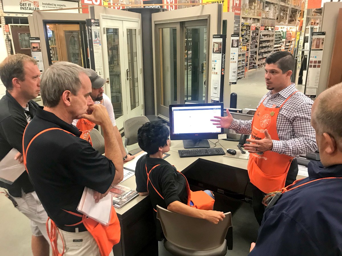 misshd03's tweet photo. Thank you Chuck RPSM for spending great valuable time in D319 #quoteCTRNew #inAisle #paint #midsouthbadges! #DevelopLeadExecute #1store #2store it’s all in our people @GunbarrelHD742 @mark_chaffin10 @Steve1769FtO @RSalemi @ChrisBergHD @ChadMorehead1 @allison @jtrievespro @fsbtwo https://t.co/UqvKiwNOE5