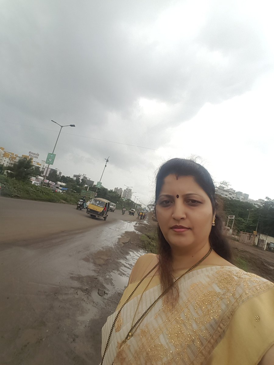 @selfiewithpotholes वडगाव ते आंबेगाव हायवे रस्त्यावरील 1कि.मी अंतरावरील हे खड्डे.<a href="/ChDadaPatil/">Chandrakant Patil</a> कृपया लक्ष द्या.या रस्त्यांवरील अपघातांचे प्रमाण खुप वाढले आहे.नागरिक जीव मुठीत धरुन प्रवास करतात.<a href="/supriya_sule/">Supriya Sule</a> @chitrancp <a href="/NCPspeaks/">Nationalist Congress Party - Sharadchandra Pawar</a>