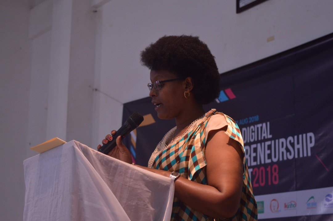 Ikiriho's tweet photo. La ministre de la Jeunesse, des Postes et des #TIC, au nom du @BurundiGov, tient à remercier les organisateurs du #BDES2O18. " C’est un évènement important pour le #Burundi. L’entrepreneuriat numérique peut être un puissant facteur d’atomisation des jeunes" https://t.co/wC2NohCJdZ