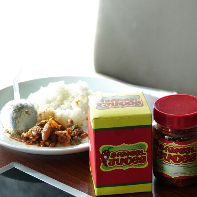 LemonDistro's tweet photo. Saya menjual SAMBEL JUDES TERI MEDAN, CUMI ASIN, JAMBAL, PEDA, TERI JENGKI, BAWANG, ORIGINAL seharga {{price}}. Dapatkan produk ini hanya di Shopee! https://t.co/hNtjvuiHp2 #ShopeeID https://t.co/sLs1Bdw1aG
