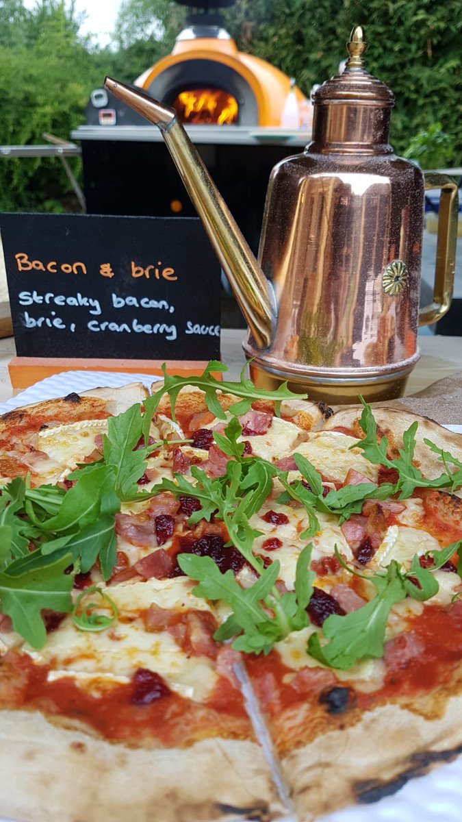 phoenix_pizza's tweet photo. Phoenixwoodfiredpizza serving from 5-8pm at Burbage Village Hall tonight (Friday 31st August) Hopefully the weather will be better than last week!
Pre order on 07990 872585 https://t.co/CuwpGsDb4K