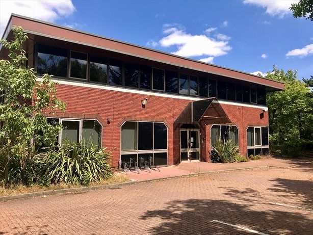 #CommercialProperty from <a href="/AdroitREA/">Adroit Real Estate Advisors</a> - Detached, 14,448 sq ft, two storey #office/business unit in #Dunstable, just 2.5 miles from the M1, with a separate loading/storage area accessed via a roller shutter door at the rear buff.ly/2BxGlU6