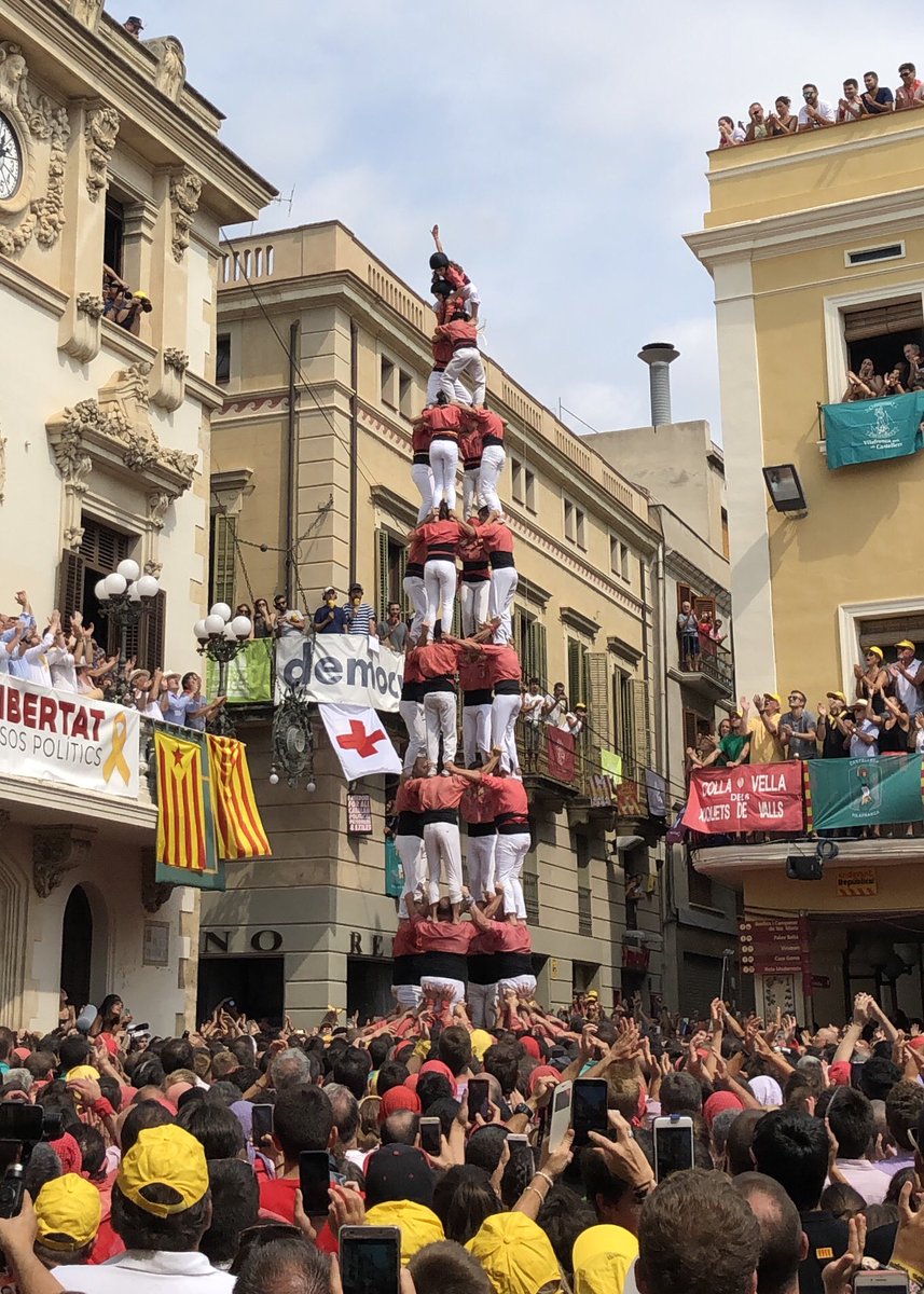 collavella's tweet photo. Bon dia! Ahir, a #SantFèlix2018, com cada any, ho vam voler donar tot. I amb això vam sortir de plaça: 4de9sf, 2de8sf(c), 4de10fm(id), 4de9fp, pde8fm. 

Recordeu que avui descansem: cal recuperar forces per encarar el setembre! 

#ElMomentÉsAra #AnyRabassó2018 #castellers https://t.co/Coj2OvBqfp