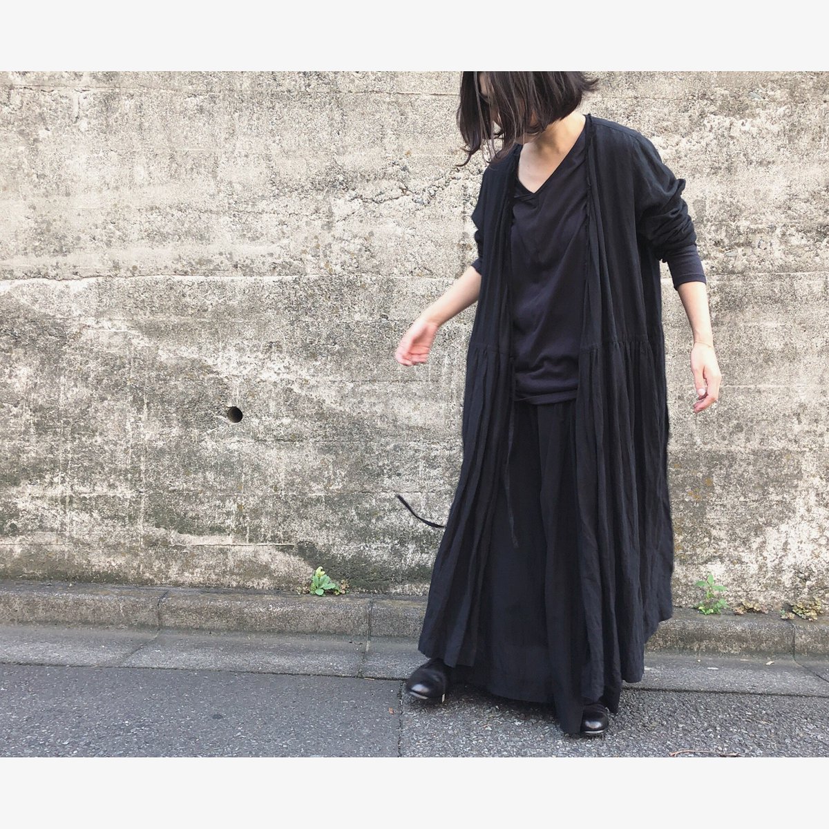 pasdecalais_jp's tweet photo. 完売していたリネンワッシャーワンピースのブラックがオンラインストアへ再入荷いたしました。残り僅かのアイテムとなりますので、どうぞお早めに。
https://t.co/Mnk425dY2p
#カタログ掲載　#パドカレ https://t.co/jypKAkVCnN