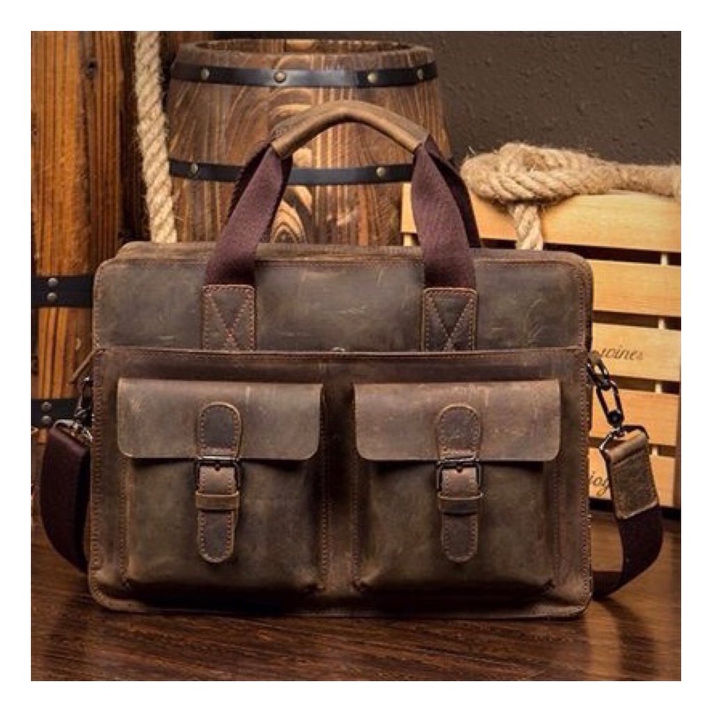 | L A P T O P • B A G |
#leathershoes #officebag #laptopbag #brogues #workmode #customisation #customise #colour #design #comfort #craftmanship #classic #handcrafted #leatherbag #leatherboots #handmadeboots #leathersmith
Message or whatsapp on the number given in the bio.