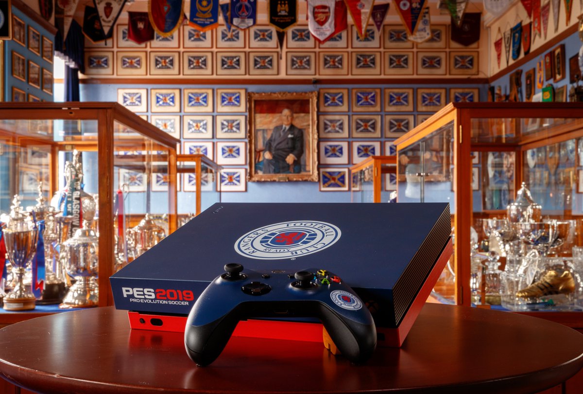 RangersFC's tweet image. 🎮 To celebrate the launch of #PES2019 we’ve teamed up with @Konami to create a bespoke #RangersFC branded Xbox One console &amp;amp; controller to giveaway. 

Simply RT for the chance to win. We will pick one winner at random on Saturday. Good luck!