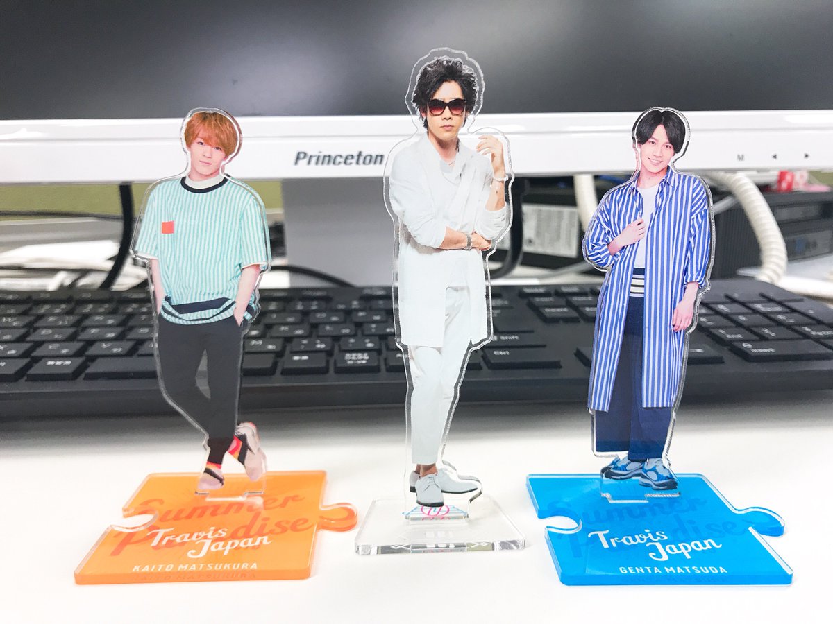 隣の方のデスクにあった大泉洋のアクスタwith松松